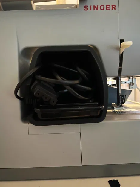 Hộp đựng bàn đạp (foot pedal) cho máy may Singer Heavy Duty - Image 1