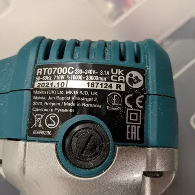 Đế phay Makita RT0700C làm rãnh Beadboard