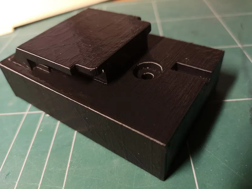 Giá Treo Máy Khoan DeWalt 18V Li-Ion XR - Image 1