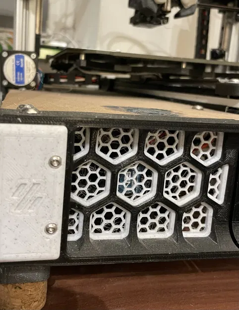 Miếng ốp họa tiết tổ ong trang trí mặt trước cho Voron Switchwire - Image 1