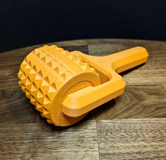 Con lăn massage cầm tay in 3D nhỏ gọn (Print-in-place) - Image 1