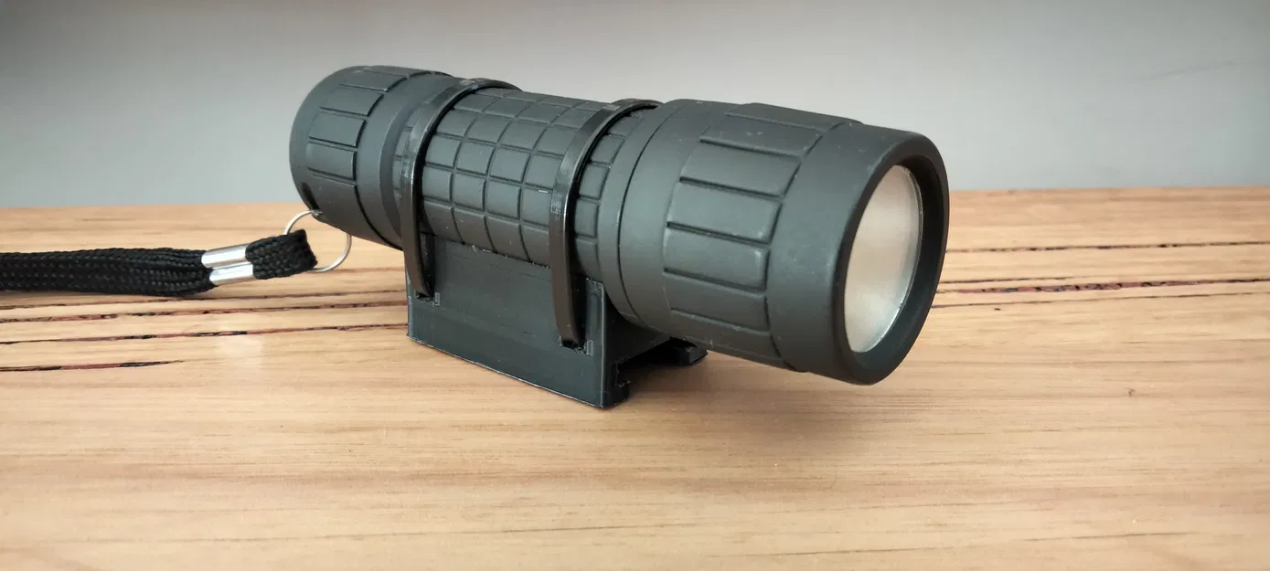 Ngàm gắn đèn pin Tactical cho Nerf blaster tiện lợi - Image 1