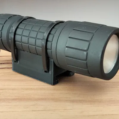 Ngàm gắn đèn pin Tactical cho Nerf blaster tiện lợi