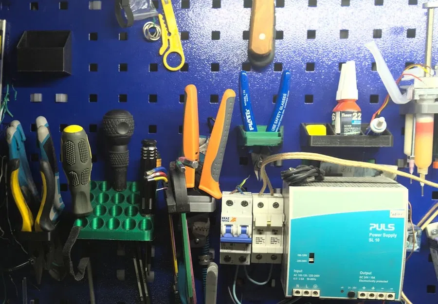 Bộ giá đỡ tùy chỉnh cho bảng đục lỗ vuông (Pegboard) - Image 1