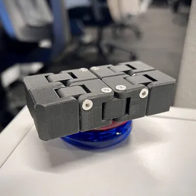 Yet Another Fidget Infinity Cube: Phiên bản dùng ốc vít