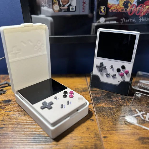 Bộ Case kiêm Giá đỡ trưng bày cho máy chơi game RG35XX Plus - Image 1