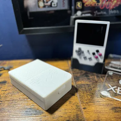 Bộ Case kiêm Giá đỡ trưng bày cho máy chơi game RG35XX Plus