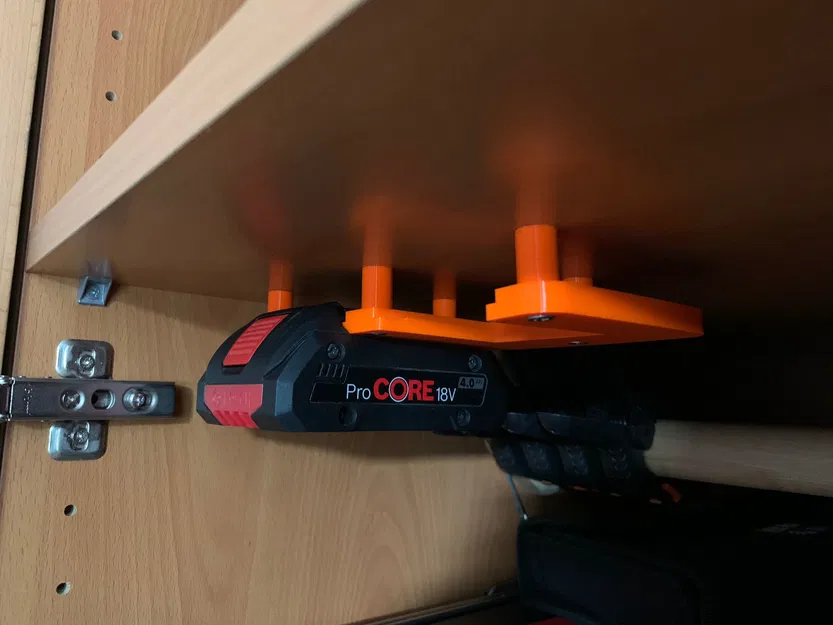 Giá treo pin Bosch Professional 18V treo dưới kệ gọn gàng - Image 1