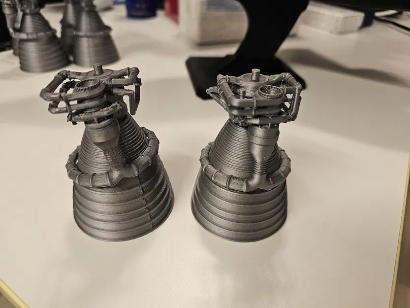 Mô hình động cơ tên lửa Saturn V F-1 (đã gộp liền khối) - Image 1