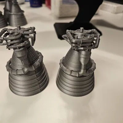 Mô hình động cơ tên lửa Saturn V F-1 (đã gộp liền khối)