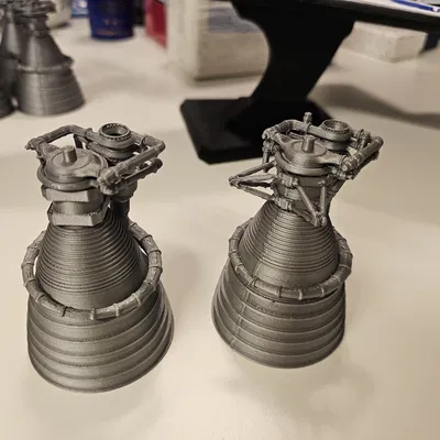 Mô hình động cơ tên lửa Saturn V F-1 (đã gộp liền khối)