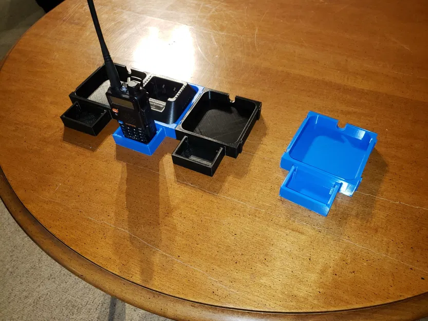 Khay Sạc và Giá Đỡ Bộ Đàm Baofeng UV-5R Có Khóa Liên Động - Image 4