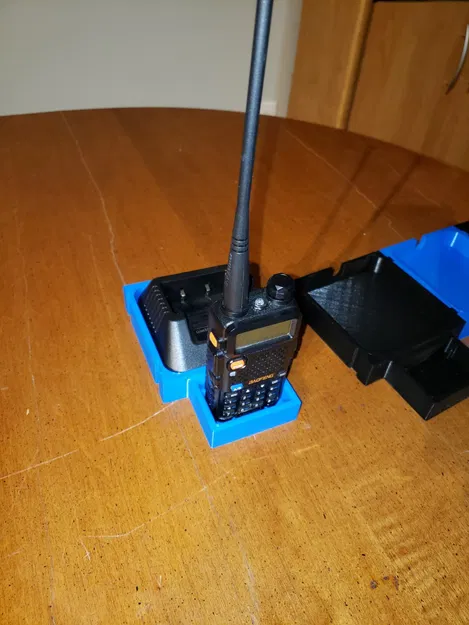 Khay Sạc và Giá Đỡ Bộ Đàm Baofeng UV-5R Có Khóa Liên Động - Image 6