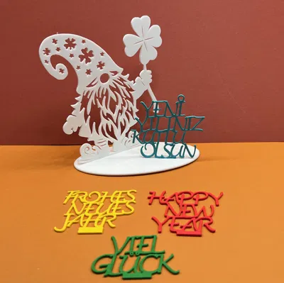 Chú Gnom kèm cỏ ba lá may mắn