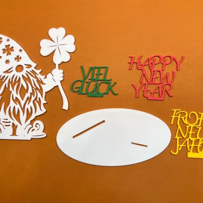 Chú Gnom kèm cỏ ba lá may mắn