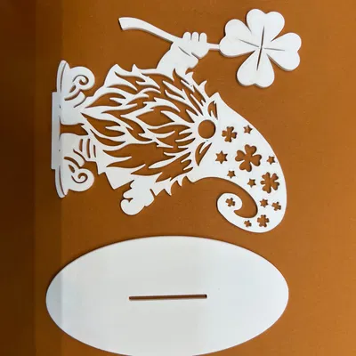 Chú Gnom kèm cỏ ba lá may mắn