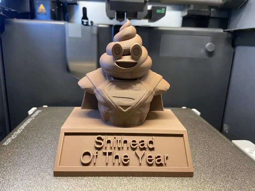 Cúp 'Thánh lầy của năm' - Giải thưởng độc đáo - Image 1