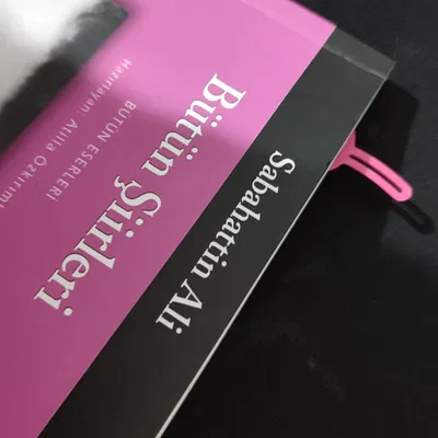 Mẫu đánh dấu trang hình lông đại bàng