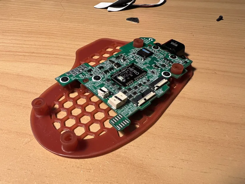 Đế chuột G502 Hero siêu nhẹ có kèm chỗ để ngón cái - Image 1