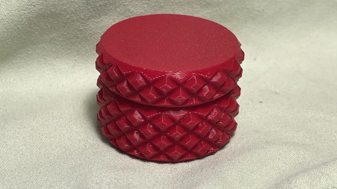 Hộp đựng thuốc 3 ngăn nhỏ gọn với thiết kế vân nhám cầm chắc tay - Image 2