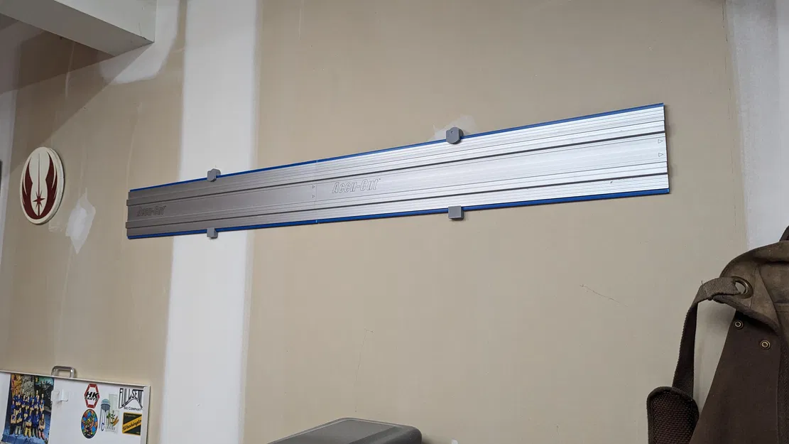 Giá treo tường cho thước dẫn hướng Kreg Accu-Cut gọn gàng - Image 1