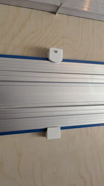 Giá treo tường cho thước dẫn hướng Kreg Accu-Cut gọn gàng - Image 2