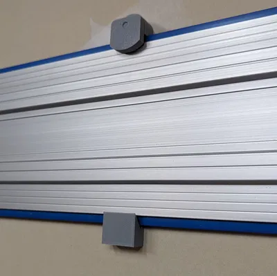 Giá treo tường cho thước dẫn hướng Kreg Accu-Cut gọn gàng