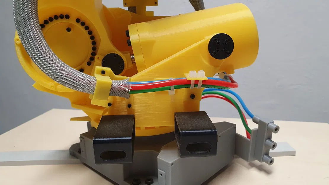 Mô hình Robot Fanuc R-2000iB/210F (tỉ lệ 1:5) - Image 7