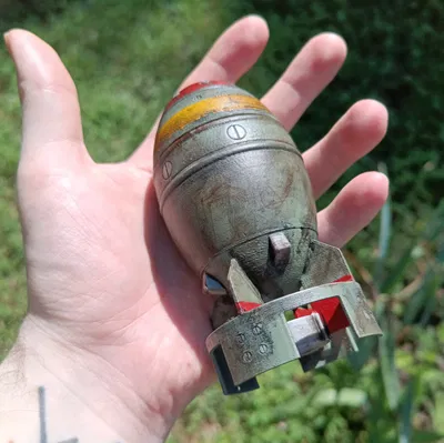 Hộp Đựng Mini Nuke Magnetic Twist Lock