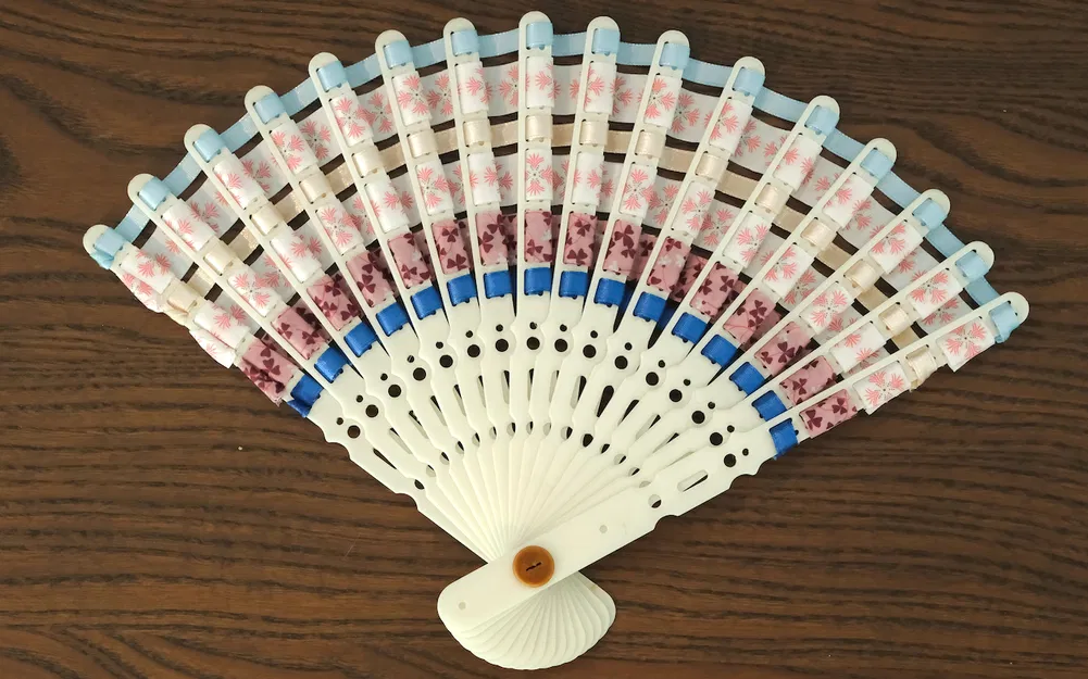 Ribbon Hand Fan - Quạt cầm tay đan ruy-băng đầy sáng tạo - Image 2