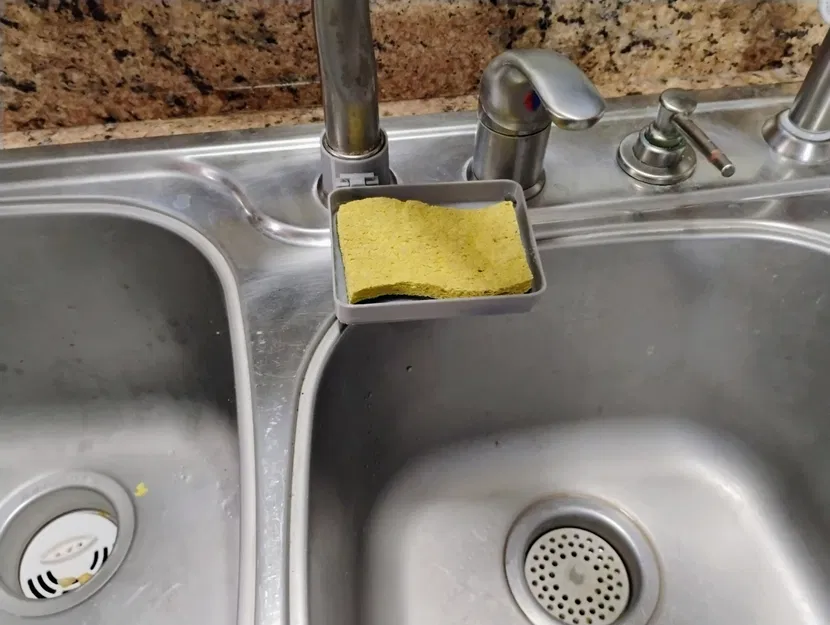 Khay đựng miếng rửa chén gắn vòi nước xoay 360 độ - Image 1