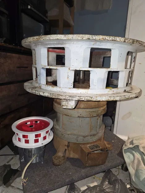 Mô hình còi báo động Federal Signal Model 7T tỷ lệ 1:3 - Image 3