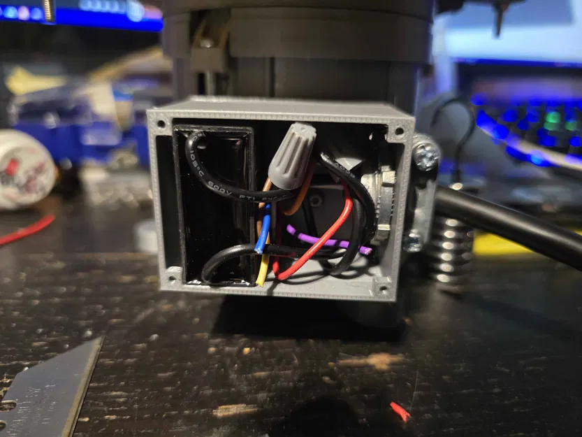 Mô hình còi báo động Federal Signal Model 7T tỷ lệ 1:3 - Image 7