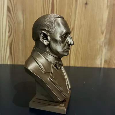 Tượng bán thân Edward Henry Carson