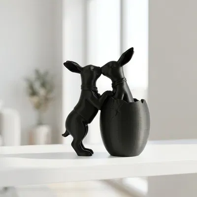 Hai Chú Thỏ Hôn Nhau Dịp Lễ Phục Sinh