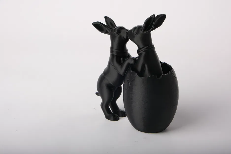 Hai Chú Thỏ Hôn Nhau Dịp Lễ Phục Sinh - Image 2