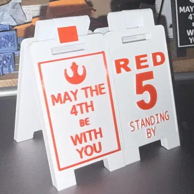 Mô hình trang trí Star Wars Red 5 Standing By cho fan