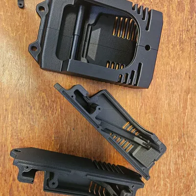 Bộ chuyển đổi ngàm treo tường cho sạc xe hơi Milwaukee M18 12V