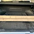 Kẹp giữ ván ngăn thùng xe bán tải (Truck Bed Cargo Divider Brace) - Thumbnail 3