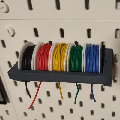 Giá treo 5 cuộn dây điện trên bảng Skadis tiện lợi