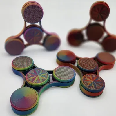 Fidget Spinner: Đồ chơi giảm stress in 3D với họa tiết độc đáo