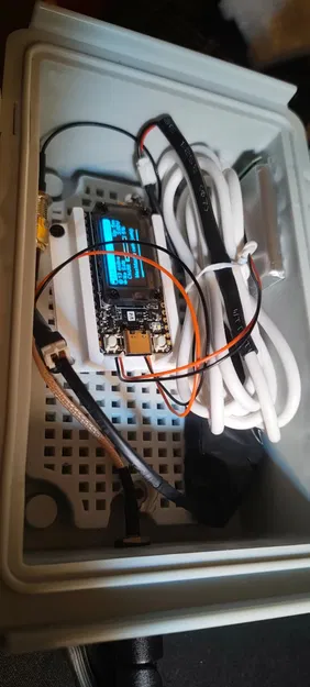 Đế giữ Heltec V4 (Holder with Holes) cố định mạch trong hộp điện - Image 2