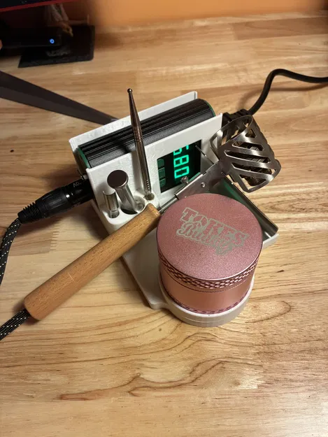 Đế Để Phụ Kiện Ruby Twist Stand - Image 1