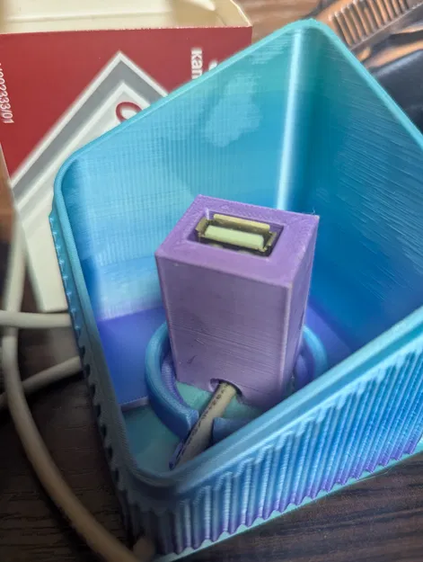 Đế giữ cổng USB tiện lợi cho đèn ngủ DIY (hold USB) - Image 1