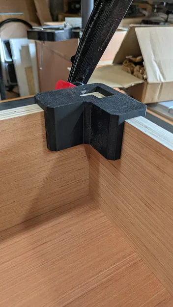 Kẹp góc 18mm - Image 1