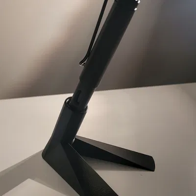 Đế cắm bút Lamy Safari cải tiến với chân đế vững chãi