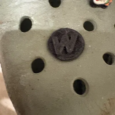 Nút cài dép Croc hình logo đội đua Williams F1 2026 độc đáo