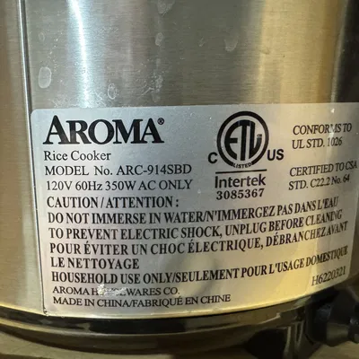 Nắp đậy lòng nồi cơm điện Aroma ARC-914SBD tiện lợi