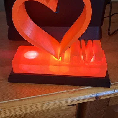 Mô hình trang trí trái tim LOVE tích hợp đèn LED độc đáo