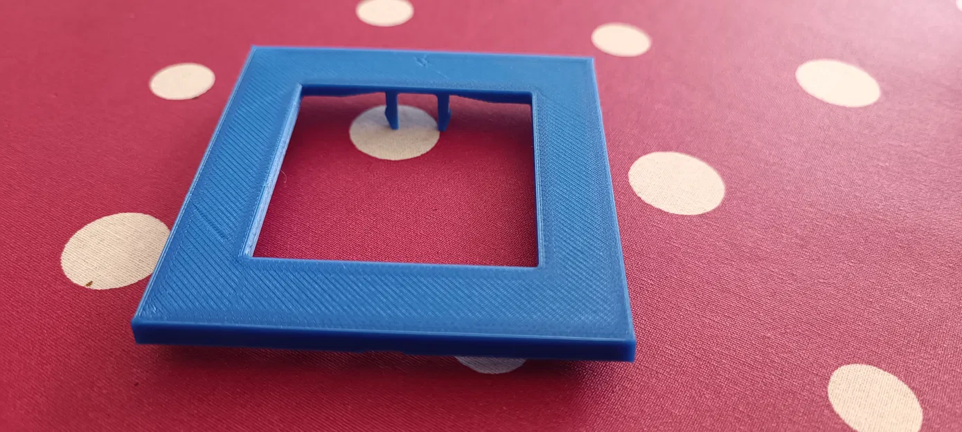 Khung mặt che ổ cắm Legrand Mosaic (77252/77302) in 3D - Image 1